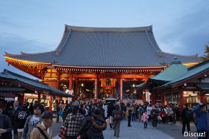 你准备去国外旅行,却担心意外发生?如何选择合适的出境旅游保险成了关键。面对琳琅满目的产品,如何做出明智的选择呢?让我们一起看看吧!
